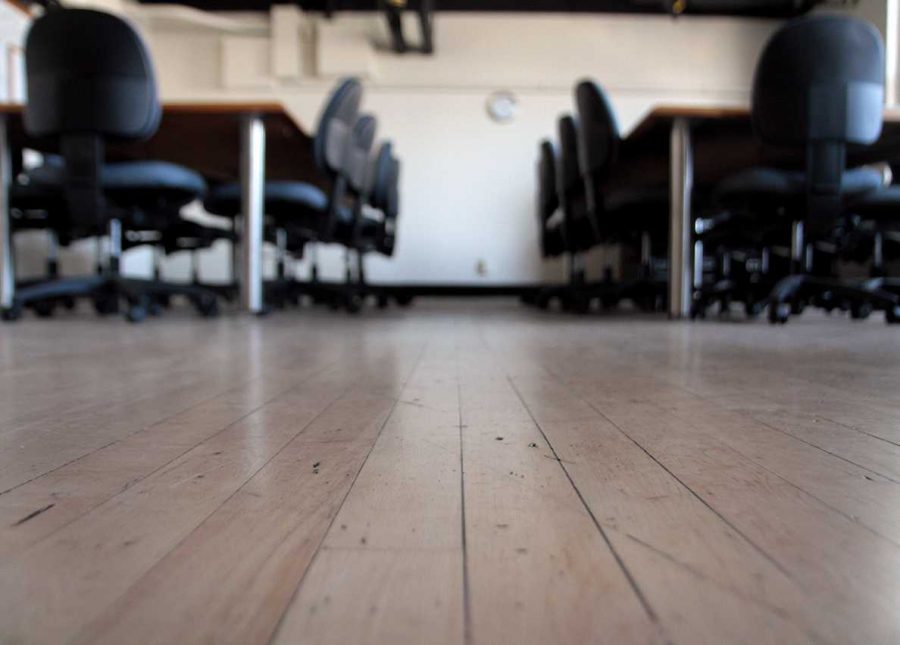 The main collaborative room of Johnson Commons, a brand new extension of the TILT Office of Undergraduate Research and Artistry. Johnson Commons occupies a renovated area of Johnson Hall where the original flooring remains in tact.