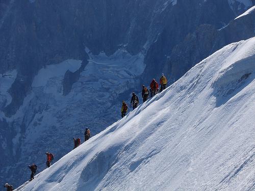 College girl leads mountain climbing expedition