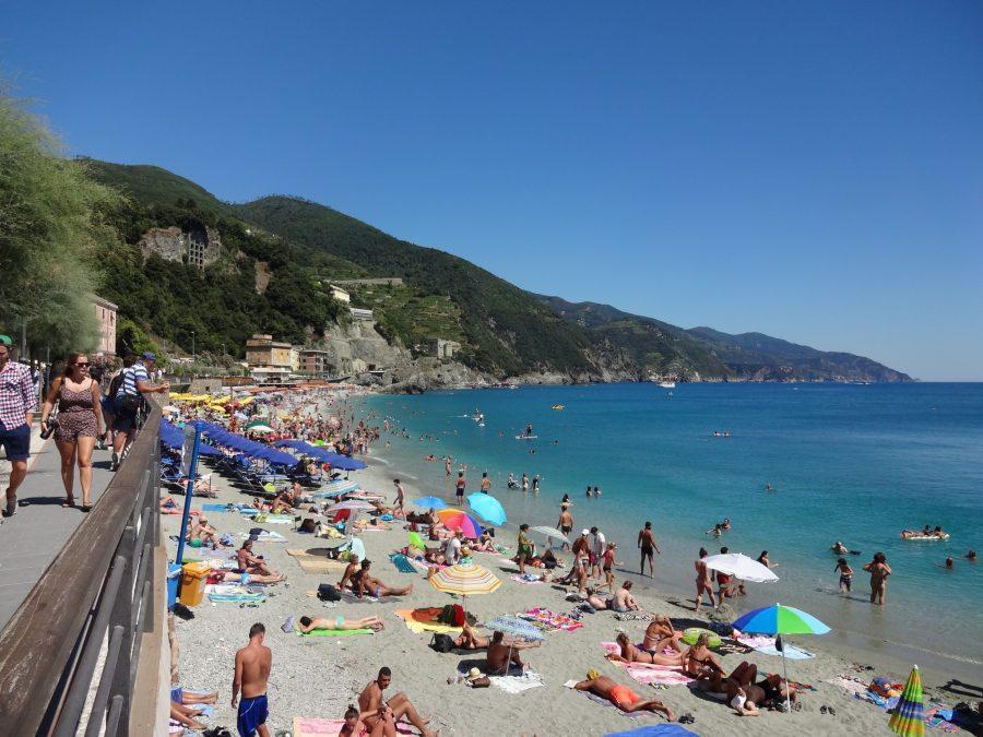 The crowded beaches of Monterosso (Photo by Lauren Klamm)