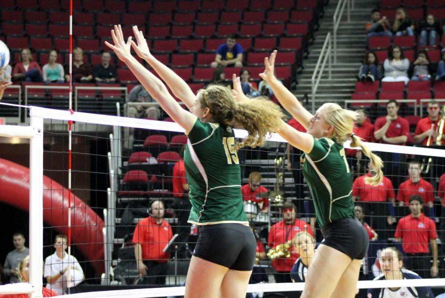 No. 10 CSU volleyball bounces back to sweep Fresno State