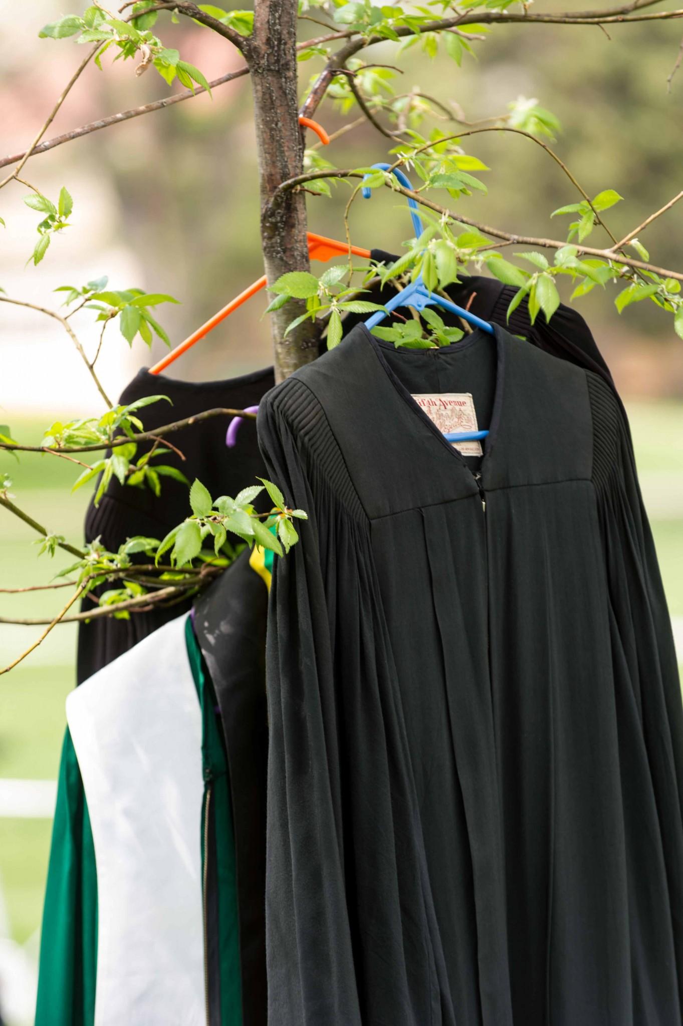 A Guide To The Graduation Wardrobe The Rocky Mountain Collegian