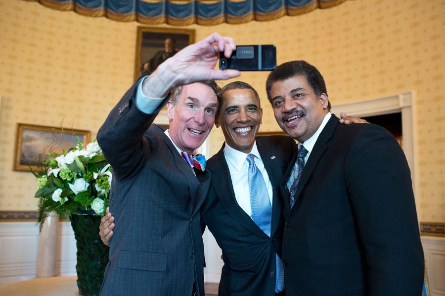 Bill_Nye,_Barack_Obama_and_Neil_deGrasse_Tyson_selfie_2014