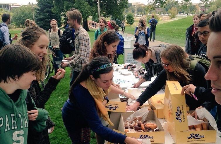 CSU students at the Know Tomorrow campaign, aimed at reaching 5,000 signatures in a petition for climate action. (Photo B: Erin Douglas).