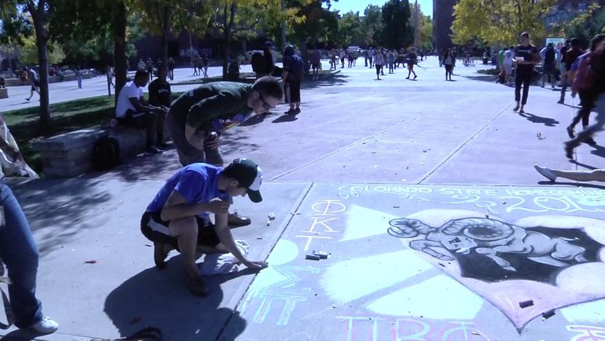 Students chalk the plaza to get ready for Homecoming