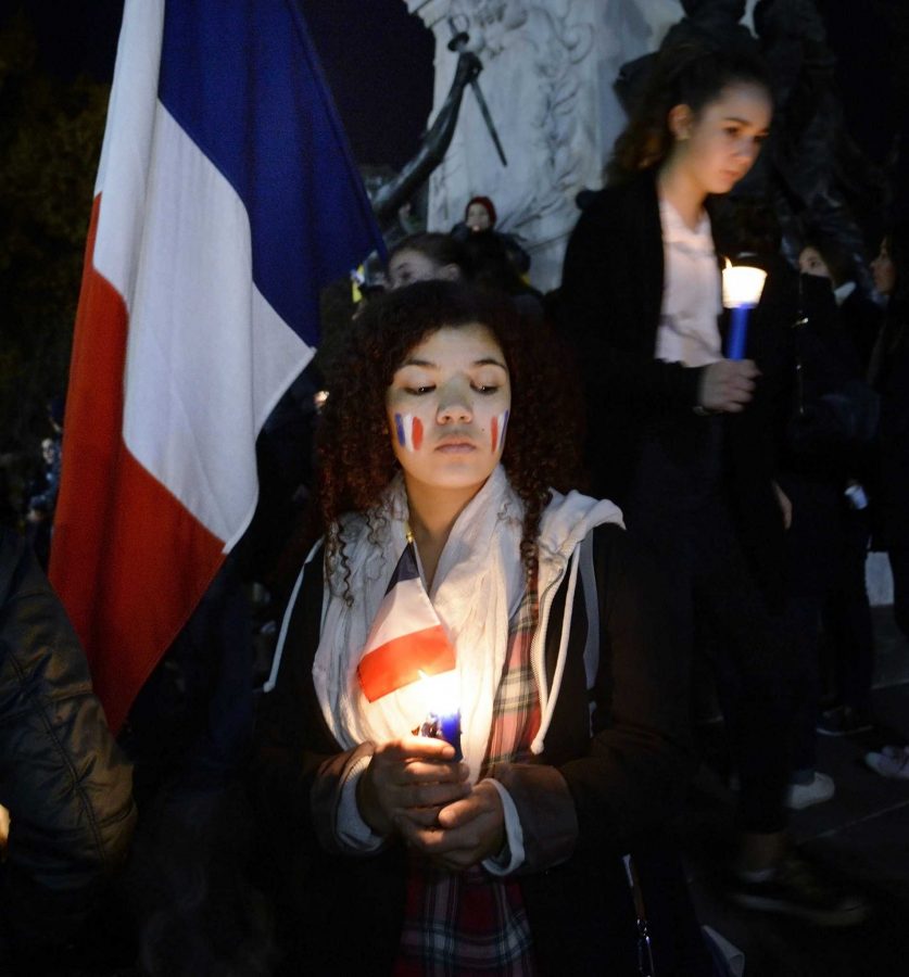 A crowd gathers for a vigil in honor of the victims of terrorist attacks in Paris at Lafayette Square, outside the White House, on Saturday, Nov. 14, 2015, in Washington, D.C. People gathered in cities around the world to show support for Paris following the coordinated assault that left at least 129 people killed and more than 350 injured. (Olivier Douliery/Abaca Press/TNS)