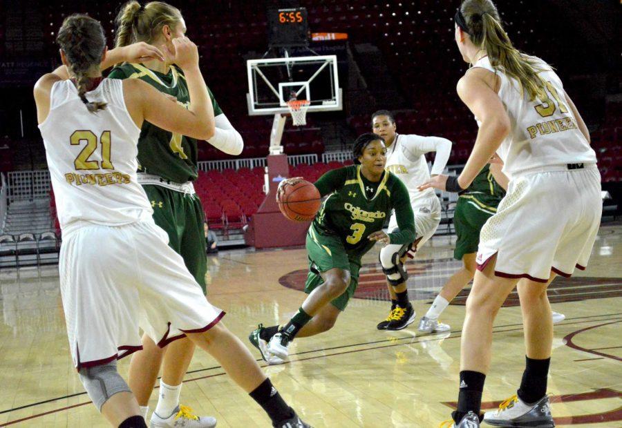 CSU womens hoops holds off late comeback to win 60-57 at SDSU
