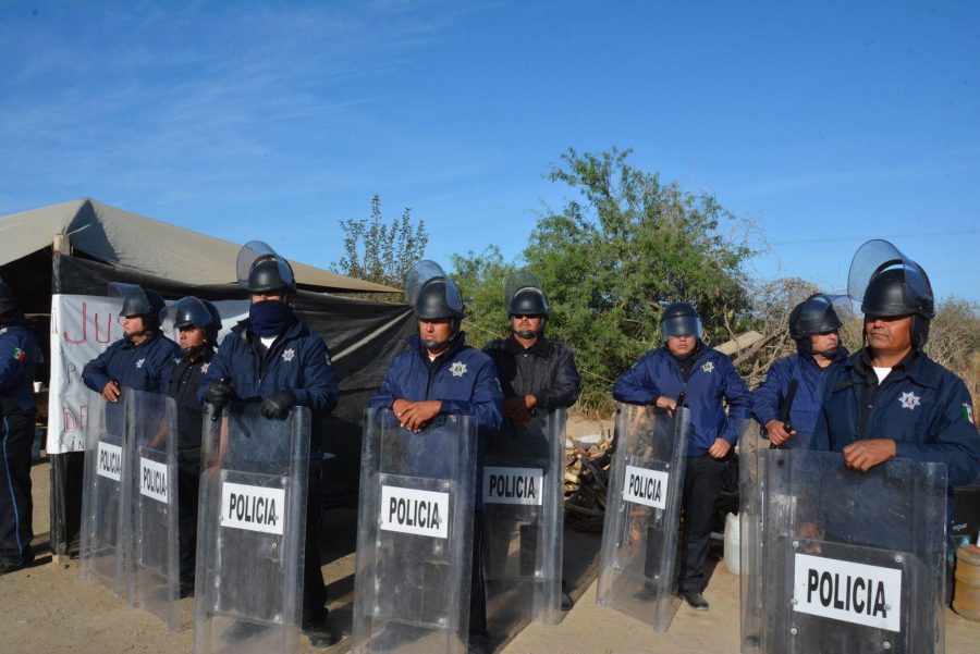 Fisherman protesting in Todos Santos pushed out by police officials