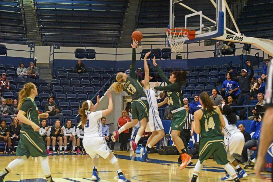 No. 22 CSU women cruise by Air Force to finish conference play undefeated