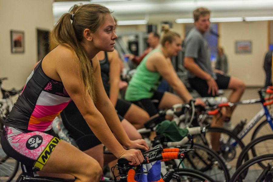 CSU triathlon member Mercedes DeCarli, prepares to bike and train with Angela Naeth. (Photo credit: Conner Koldeway)
