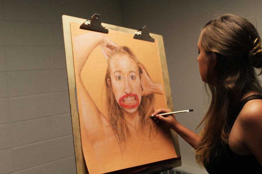 Artist Sierra Armstrong working on figurative portrait for Introduction to Figure Drawing class.
