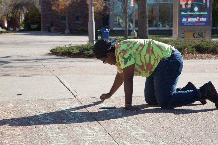 Student write the names of 2016 police brutality victims on the LSC plaza. (Tony Villalobos May| Collegian)