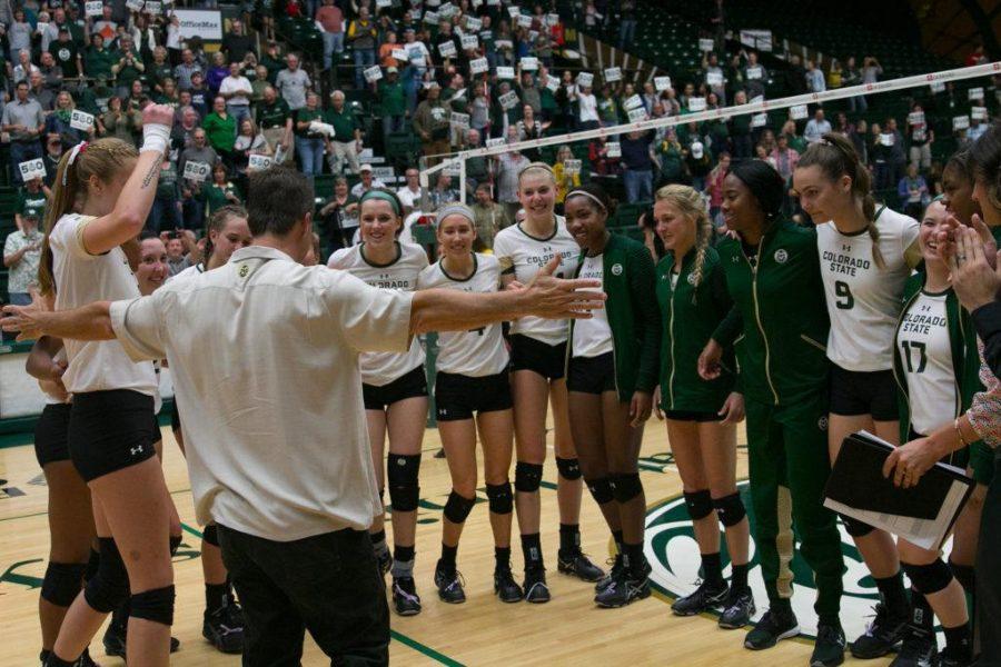 CSUs Volleyball Head Coach Tom Hilbert brings in his team for a post game huddle. This win was more than a win it was Tom Hilberts 500th win as Head Coach at Colorado State University. (Elliott Jerge | Collegian)
