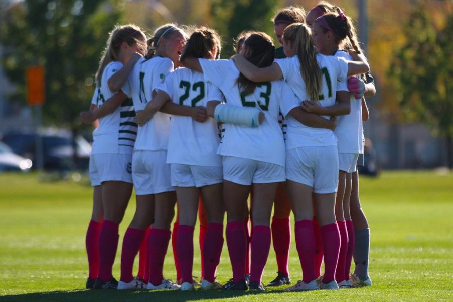 CSU Soccer Players huddle up prior to the second set of action against San Diego State on October 21, 2016. (Elliott Jerge | Collegian)