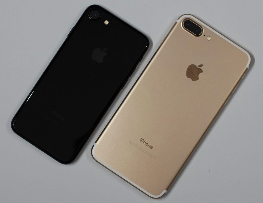 Photo credit: https://commons.wikimedia.org/wiki/File:IPhone_7_and_iPhone_7_Plus.jpg