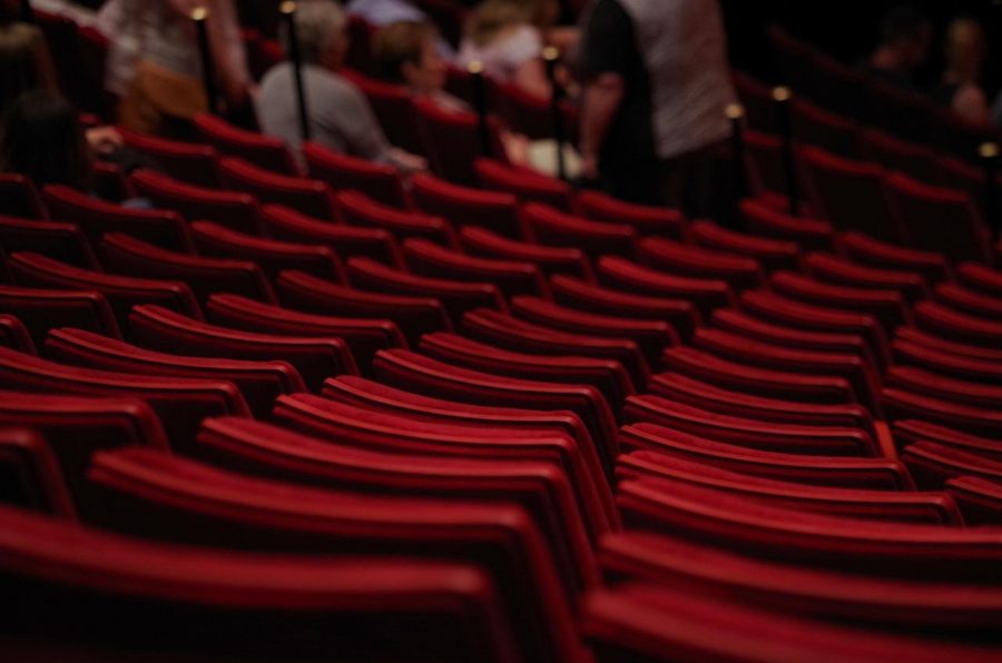 Red theater seats | Photo Courtesy of Pixabay