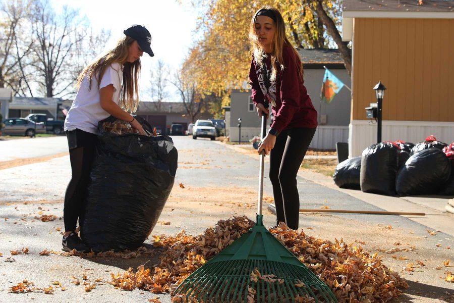 Fall Clean Up, which will take place Oct. 26 this year, is one event hosted by Off-Campus Life that allows both on-campus and off-campus students at CSU to build community.
(Elliott Jerge | Collegian)
