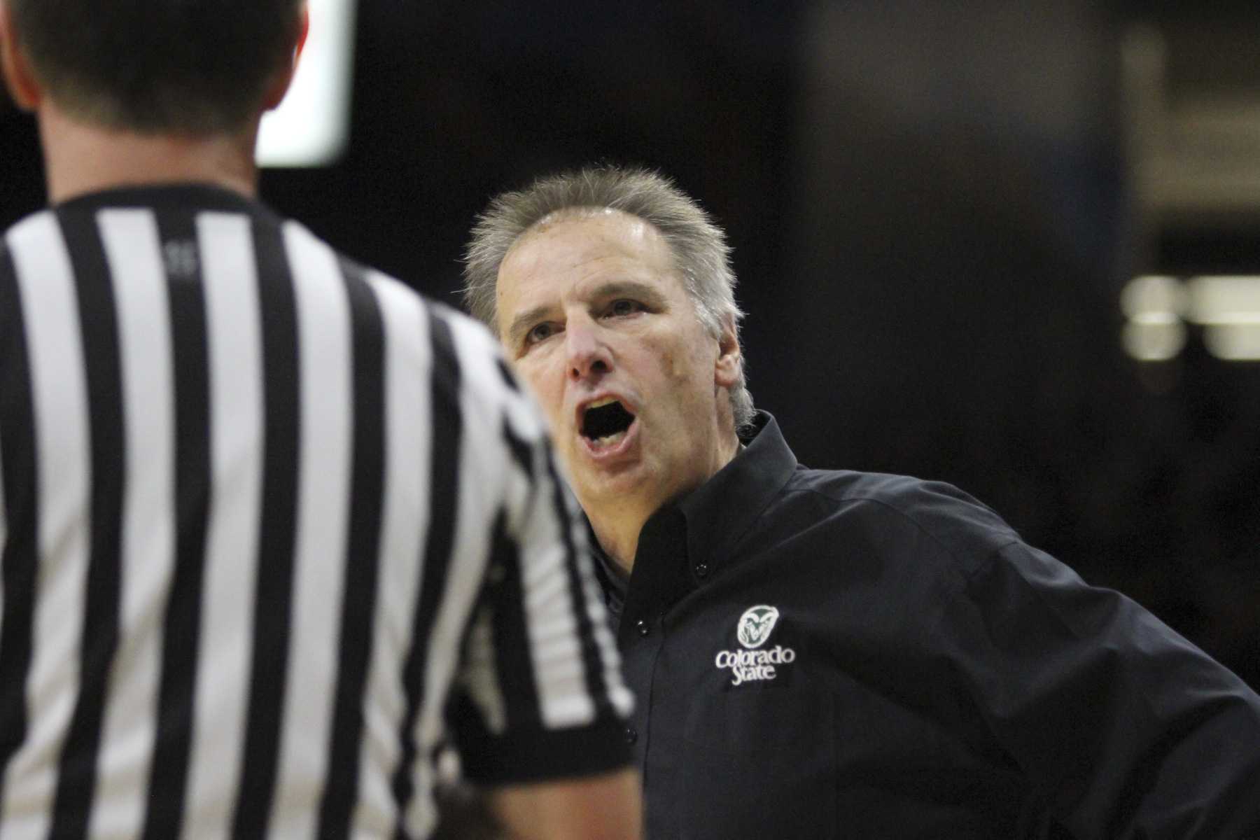 Larry Eustachy yells at a referee.