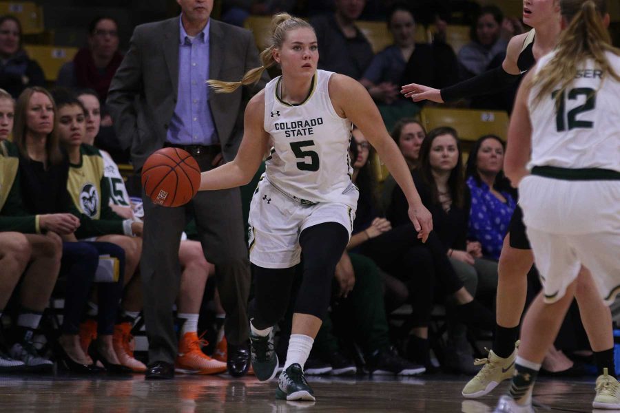 CSU Sophomore Sofie Tryggedsson makes pass to an open teammate in the first minutes of the second half against CU. (Elliott Jerge | Collegian)