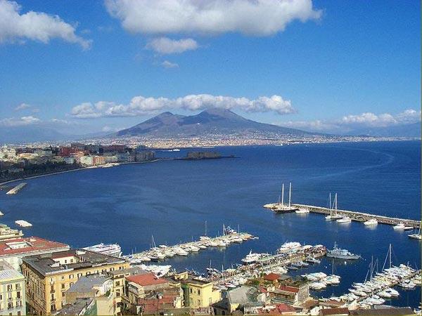The Bay of Naples (Photo Courtesy of commons.wikimedia.org)