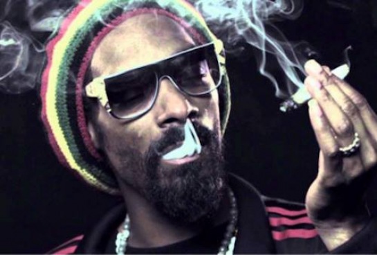 Snoop Dogg hitting a fat blunt. Photo courtesy of Wikimedia Commons. https://commons.wikimedia.org/wiki/File:Snoop-dogg.jpg