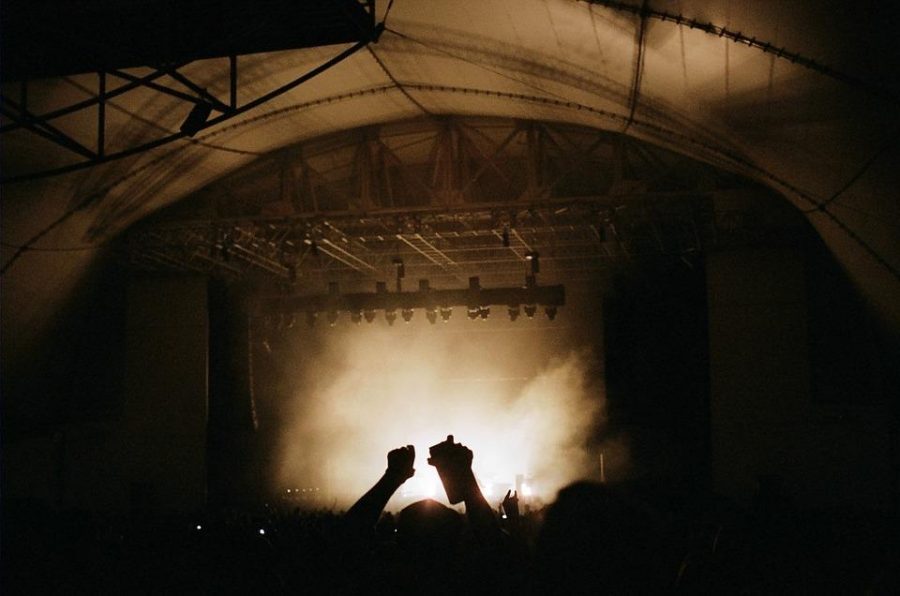 Smoky concert (Photo courtesy of Maxpixel)