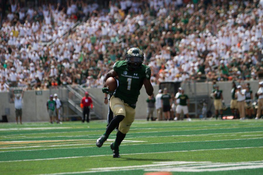 Dalyn Dawkins (1) runs toward the edge during Colorado State's victory over Oregon State. (Tony Villalobos May | Collegian)
