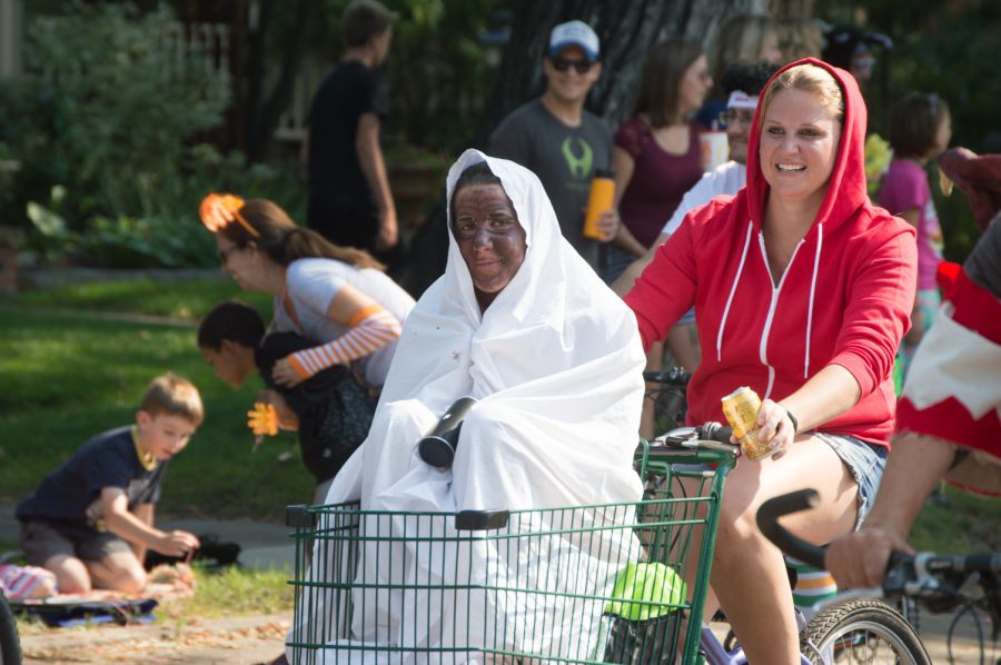 Elliot and ET participated in Tour de Fat festivities Saturday afternoon. Photo by Olive Ancell | Collegian