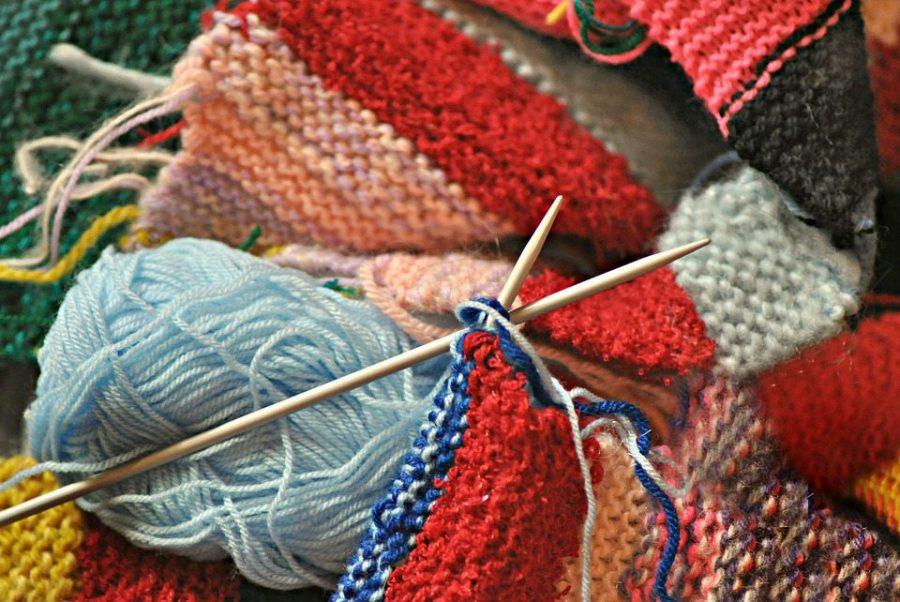 An array of knitting and yarn. (Courtesy pixabay)