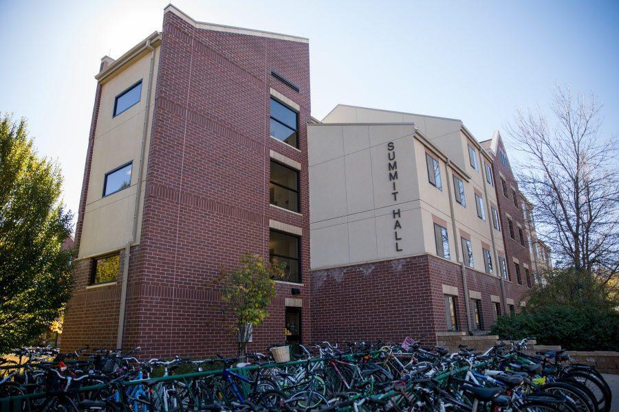 Summit Hall dorm suspected to be sinking. (Jordan Reyes | Collegian)