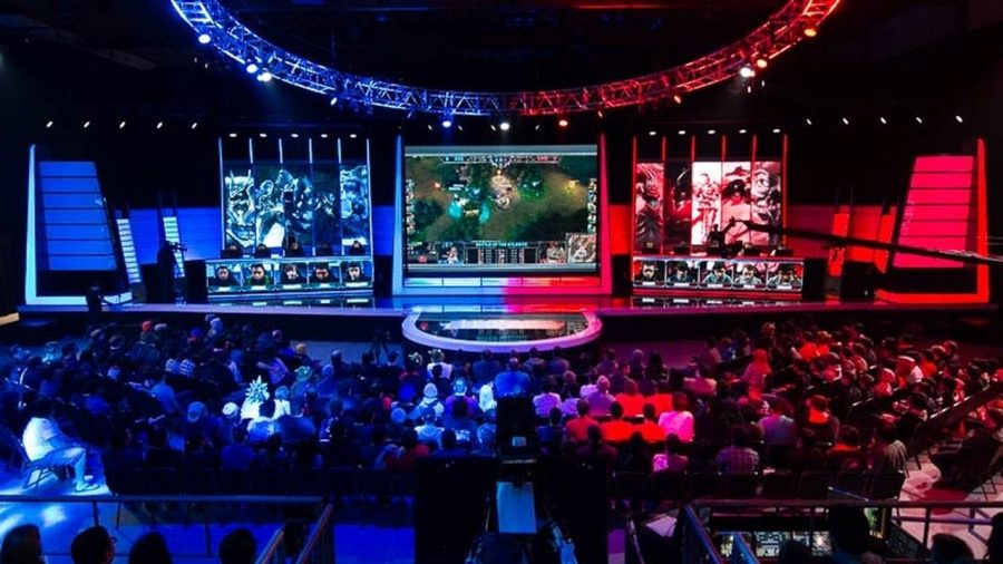 A League of Legends match being played on a main stage in North America. (Photo courtesy of Gabriel Gagne)