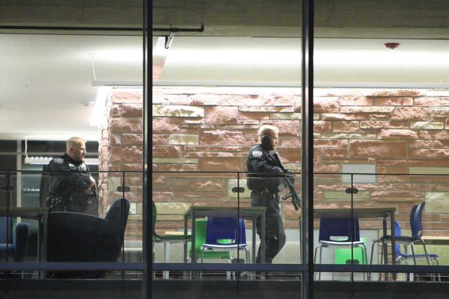 Police officers do a sweep through of The Cube in the library during a bomb threat on Nov. 7. Police officers covered both floors on multiple sweeps and carried assault rifles through their searches, and later led a K-9 unit through the building. (Tony Villalobos May | Collegian)
