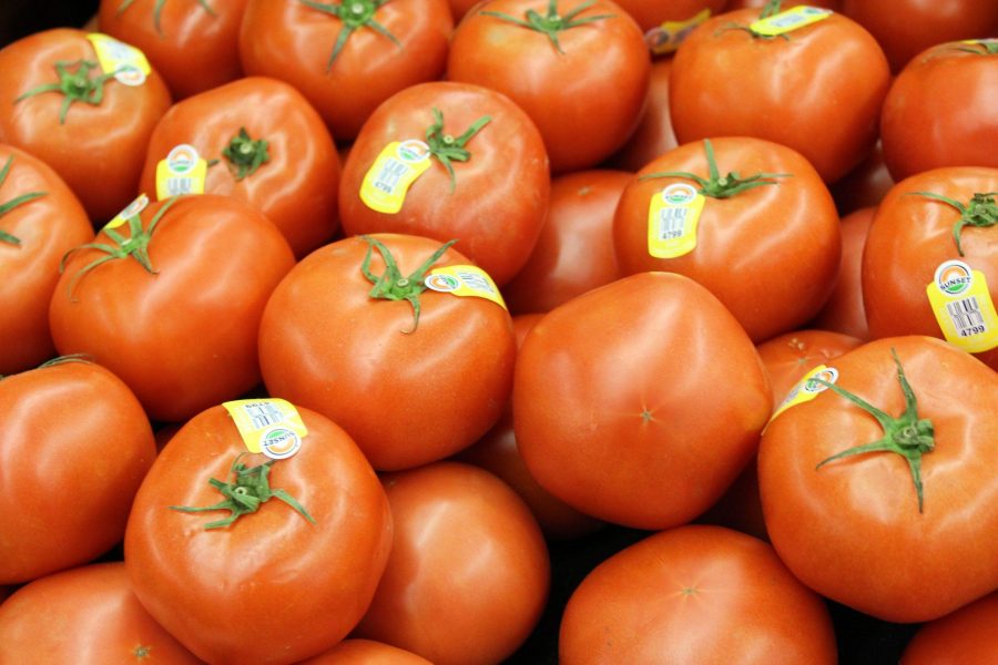 Commercially grown tomatoes in the Super Market. (Megan Daly | Collegian)