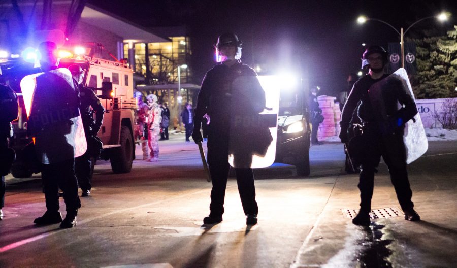 Law enforcement in riot gear sets up barriers on the Plaza preventing the clashing groups from going through, and followed them throughout CSUs campus.(Tony Villalobos May | Collegian)