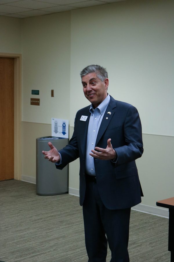 Victor Mitchell as he explains to the students the need for more women in STEM (Collegian | Devin Cornelius)