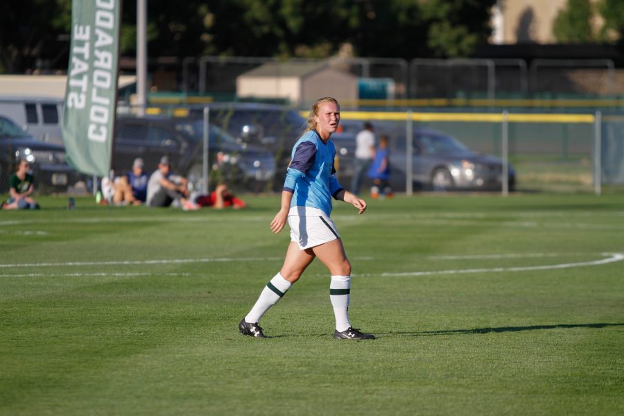 Halley Havlicek moves up field after being subbed in for Gabi McDonald during the last minutes of the game against Eastern Washington. (Ashley Potts | Collegian)