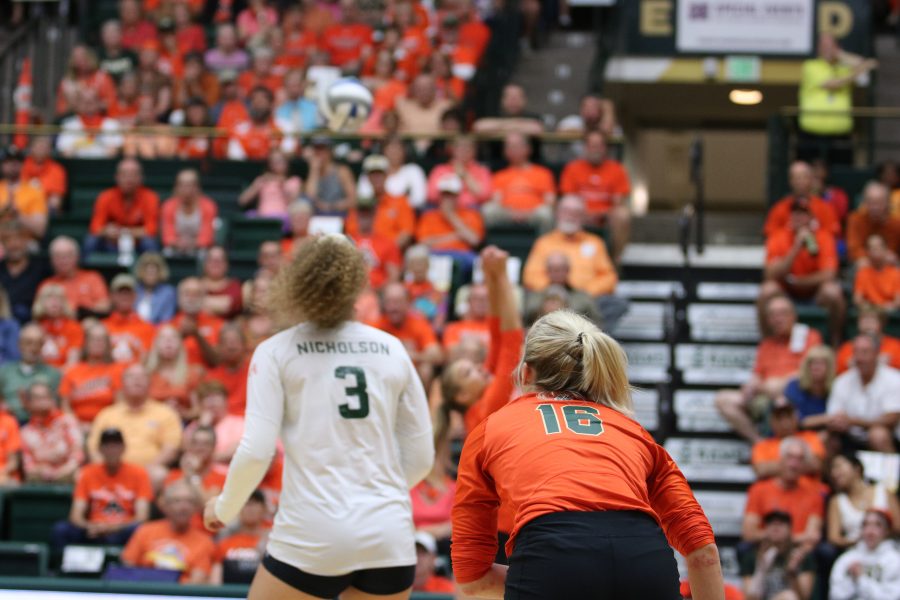 Olivia Nicholson and Maddi Foutz prepare for San Jose State's serve. (Devin Cornelius | Collegain)