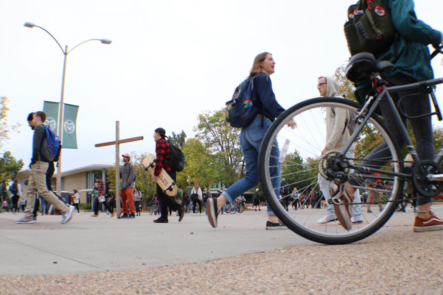CSU students walking to their next class on Friday.  (Devin Cornelius | Collegian)
