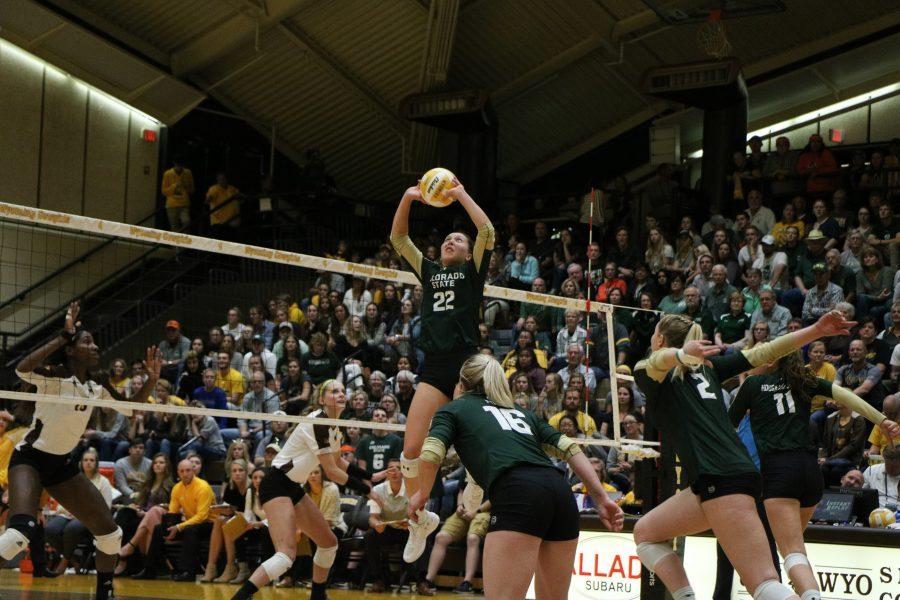 Katie Oleksak jump sets Ellie Gubser in the game against Wyoming (Devin Cornelius | Collegain)
