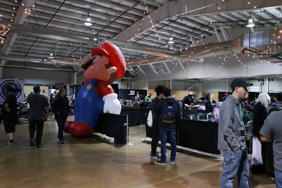 People signup for tournaments during VinCon. (Devin Cornelius | Collegain)