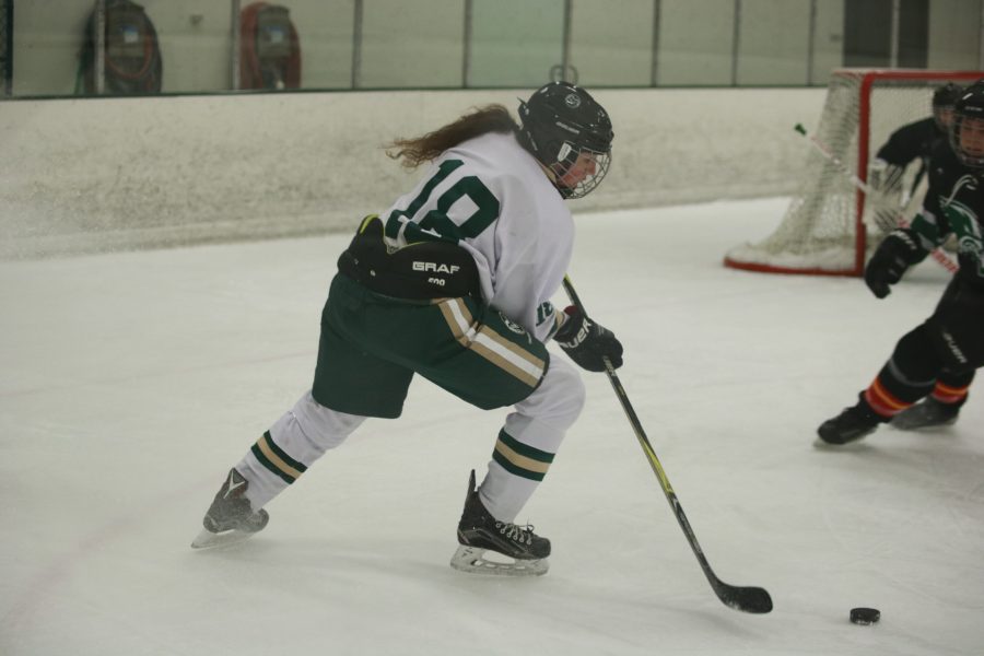 Maria King (18) looks for an opening to shoot the puck in CSU's game against Utah. The Rams win 4-3 (Devin Cornelius | Collegian)