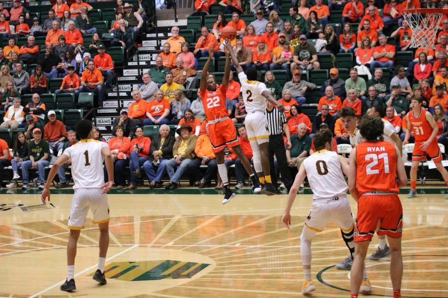 J.D. Paige (22) shoots from the three point line as CSU takes on WYO. The Rams win 83-48. (Devin Cornelius | Collegian)
