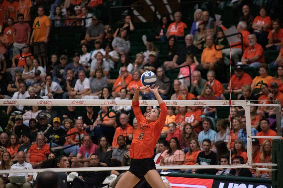 Katie Oleksak (22) sets the ball during Colorado States home game vs the University of Colorado Boulder. Colorado State sweeps Boulder in the match, three sets to zero. Devin Cornelius | Collegian)