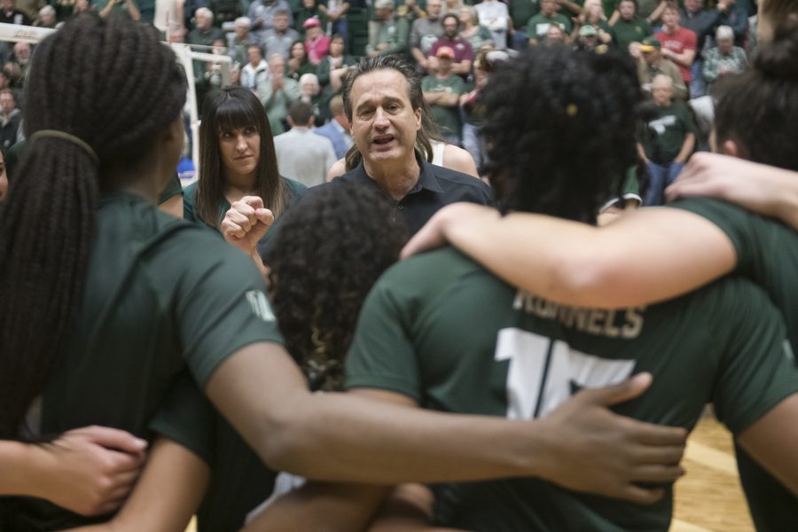 Head coach Tom Hilbert talks to the players in a huddle after the end of the third set and Colorado State Universitys claiming of the Mountain West Championship title. (Lucy Morantz | The Collegian)