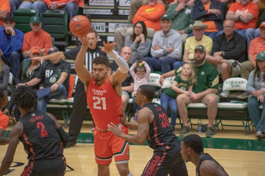 David Roddy (21) makes an overhead throw to one of his teammates, during the Colorado State home game vs the University of Nevada, Las Vegas.  CSU wins 95-77. (Devin Cornelius | Collegian)