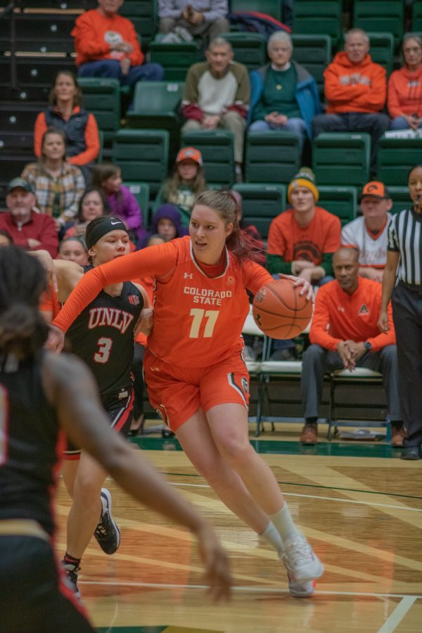 Makenzie Ellis (11) drives past a defender towards the basket, during the Colorado State home game vs the University of Las Vegas, Nevada on Feb 19, 2020. CSU wins 60-56. (Devin Cornelius | Collegian)