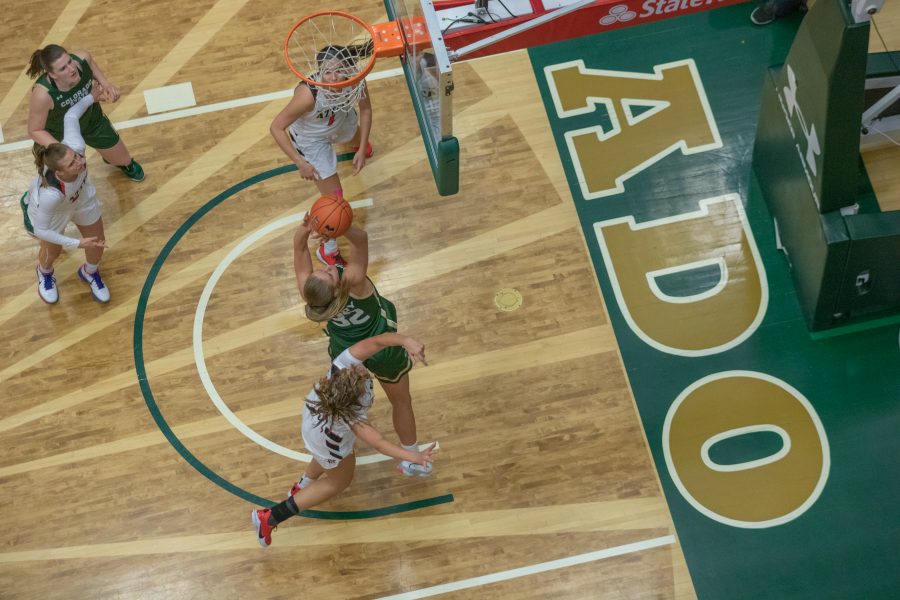 Andrea Brady (32) makes a layup shot inside the paint, during the Colorado State University home game vs San Diego State University. CSU falls in OT 64-61. (Devin Cornelius | Collegian)