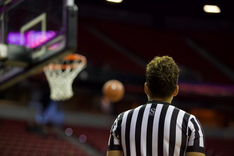 A referee watches the Fresno State Nevada Game on Mar. 2. The Bulldogs won against the Wolf Pack 75-71. (Ryan Schmidt | The Collegian)