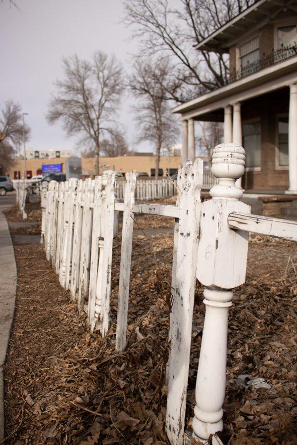 The cat fence located at the intersection of College Avenue and East Mulberry. The fence sits in disrepair. (Devin Cornelius | Collegian)
