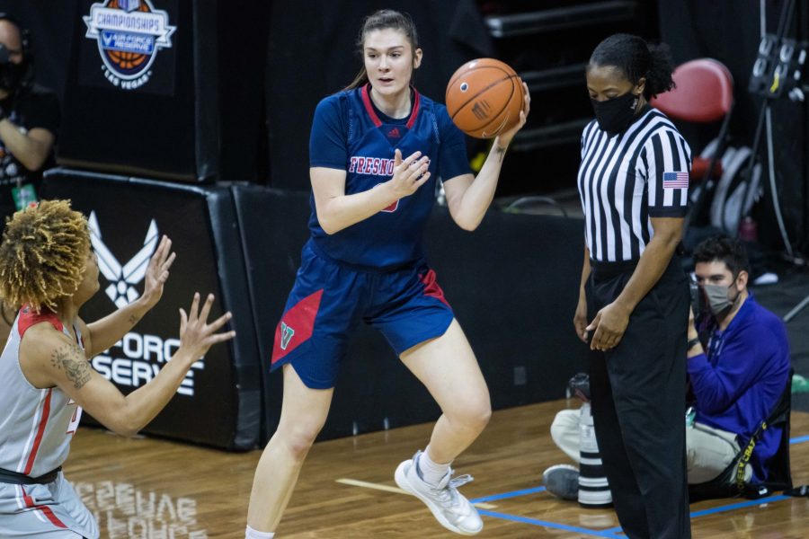 Brooke Walling (15) attempts to pass to a teammate, during the Air Force Reserve Mountain West Women's basketball tournament Mar. 9. California State University Fresno upset the New Mexico 77-72. (Devin Cornelius | Collegian) 