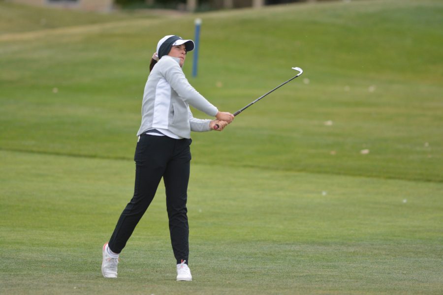 Colorado+State+University+womens+golf+player+Gabby+Minier+watches+as+her+shot+soars+through+the+air+toward+the+hole+at+Ptarmigan+Country+Club+Oct+19%2C+2021.+The+Rams+placed+third+in+the+Colonel+Wollenberg+Ptarmigan+Ram+Classic+in+a+field+of+15+collegiate+teams.